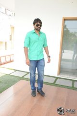 Sai Dharam Tej Interview About Pilla Nuvvu Leni Jeevitham